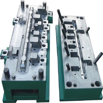 kopen Customized Auto Radiator Plastic Tank Injection Mold with 100,000+ Tanks Life 45#/50#/P20 Material and 3D Design online vervaardiging