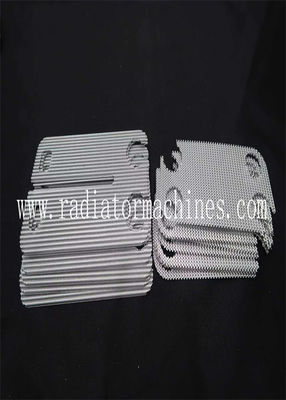 Op maat gemaakte radiator aluminium golvende vinnen warmtewisselaar vinnen voor verschillende vinnen hoogte en toonhoogte