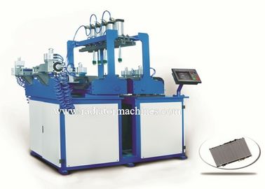 Het servotype Plastic Tank Plooien/het Vastklinken Machine voor aluminiumradiator