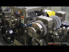 Een fantastische fabrieksrondleiding voor het maken van machines voor het maken van auto's